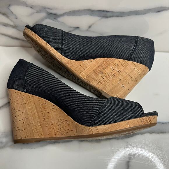 TOMS Women's Navy Blue Cork Wedges Sz 7.5 Casual Peep Toe Classic Comfort - Picture 5 of 7